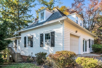 800 Navesink River Rd in Rumson, NJ - Building Photo - Building Photo