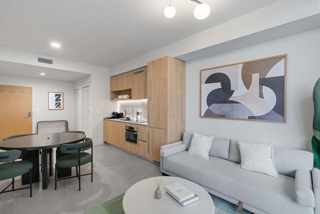 11 NE 6th St in Miami, FL - Foto de edificio - Building Photo