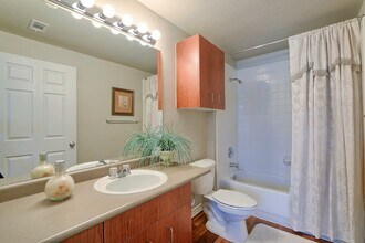 12007 N Lamar Blvd, Unit 0125 in Austin, TX - Foto de edificio - Building Photo