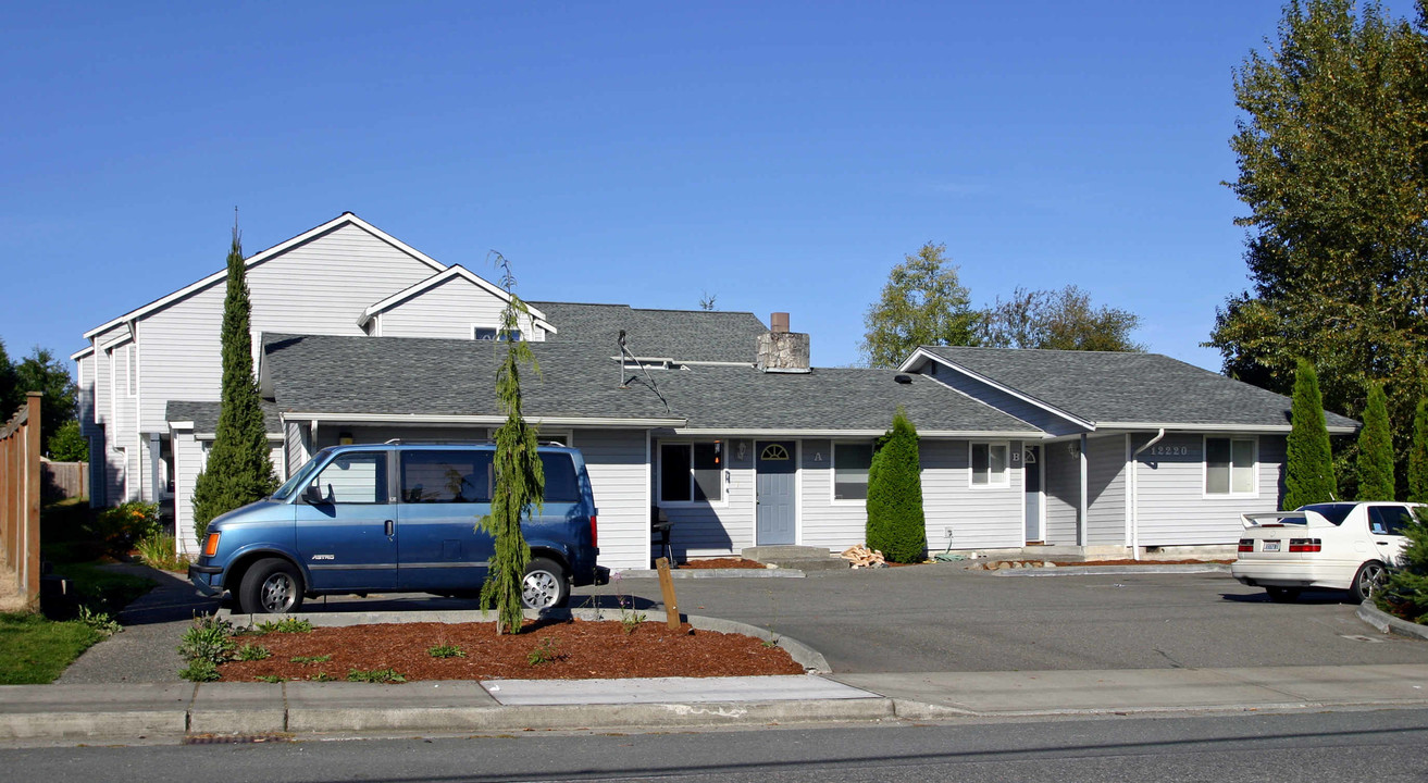 12220 E Gibson Rd in Everett, WA - Building Photo