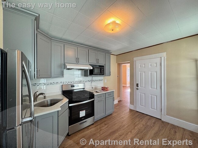 51 Beacon St, Unit #2 in Somerville, MA - Foto de edificio - Building Photo