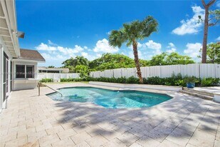 11011 SW 110th Rd in Miami, FL - Building Photo