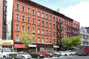 19 W 100th St in New York, NY - Building Photo