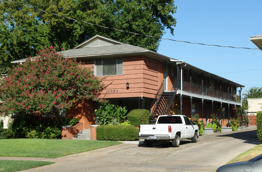 Uptown Oasis in Dallas, TX - Building Photo