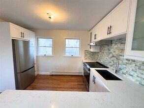 77 Magnolia Dr in Selden, NY - Building Photo - Building Photo