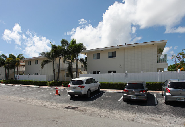 Lucaya Condominiums in Fort Lauderdale, FL - Foto de edificio - Building Photo