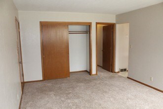 2085 1st Ave-Unit -4 in Marion, IA - Building Photo - Building Photo