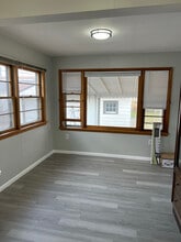 837 E 218th St in Euclid, OH - Foto de edificio - Building Photo