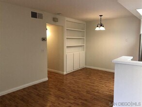 5938 Rancho Mission Rd in San Diego, CA - Foto de edificio - Building Photo