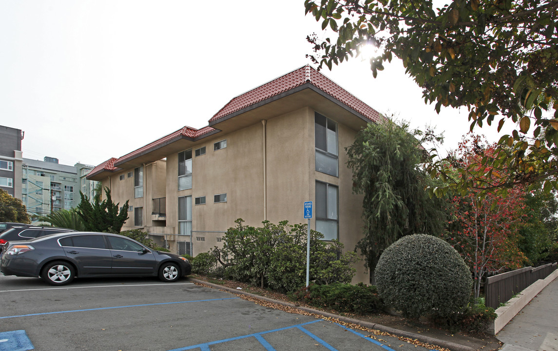 Loma Cresta in San Diego, CA - Building Photo