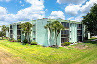 Lakeside Village in Lakeland, FL - Building Photo - Building Photo