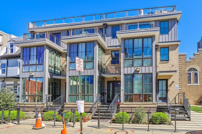 property at 625 Park Rd NW