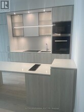 11 Yorkville Ave in Toronto, ON - Building Photo - Building Photo