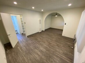 12504 Venice Blvd., Unit 208 in Los Angeles, CA - Building Photo - Building Photo