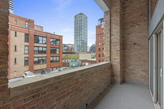 1000 W Washington Blvd, Unit 314 in Chicago, IL - Foto de edificio - Building Photo