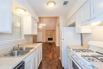 5401 Brompton Cir in Austin, TX - Building Photo - Building Photo