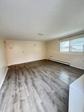 175 Johnson St, Unit 1 in Leominster, MA - Foto de edificio - Building Photo