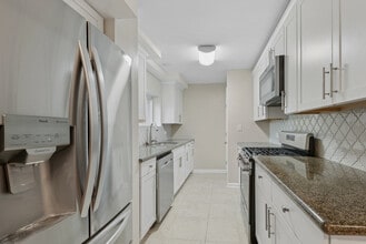 9127 S Essex Ave in Chicago, IL - Building Photo - Building Photo