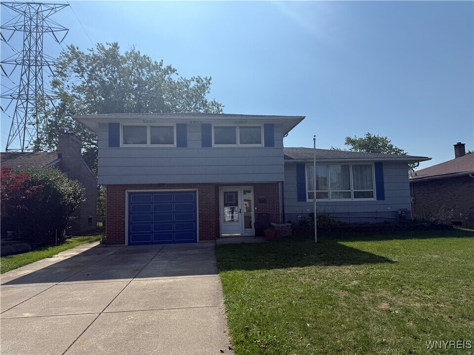 559 Mapleview Rd in Buffalo, NY - Building Photo