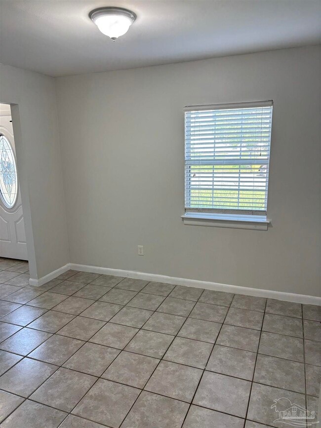 8410 Williamsburg Cir in Pensacola, FL - Building Photo - Building Photo