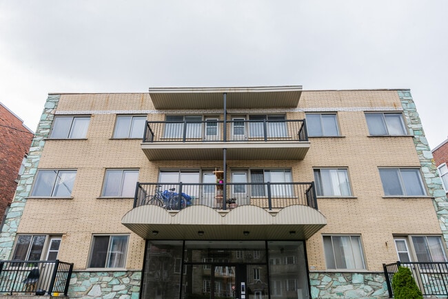 property at 7220 De Châteaubriand Av