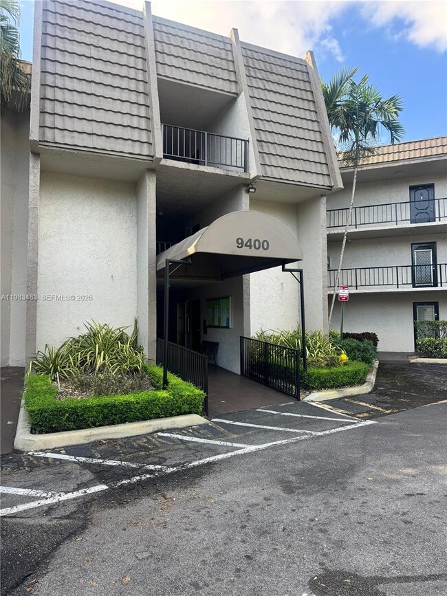 9400 Lime Bay Blvd in Tamarac, FL - Building Photo - Building Photo