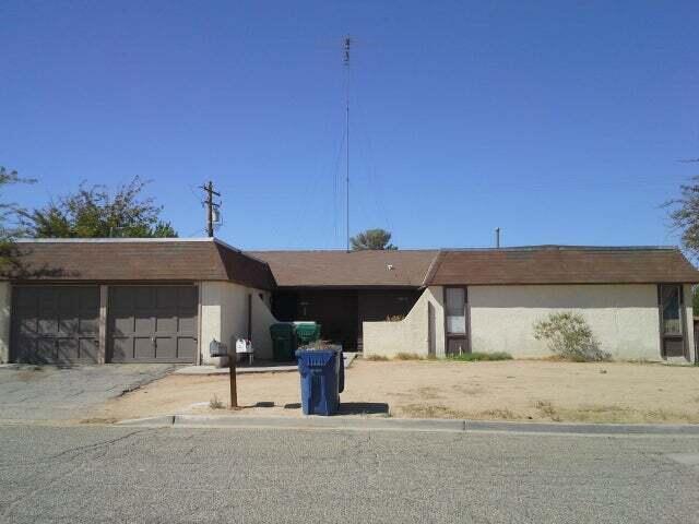 7517 California City in California City, CA - Building Photo