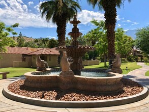 2345 Cherokee Way-Unit -125 in Palm Springs, CA - Foto de edificio - Building Photo