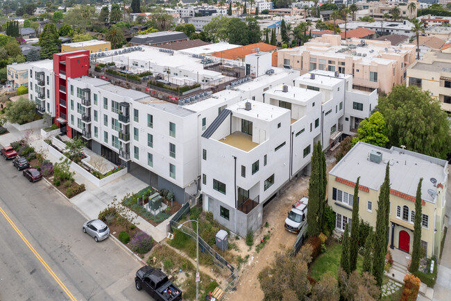 4829 Oakwood Ave in Los Angeles, CA - Building Photo - Building Photo