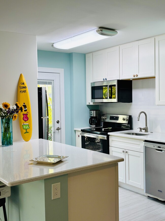 2544 First St, Unit Condo Steps to Downtown in Ft. Myers, FL - Building Photo - Building Photo