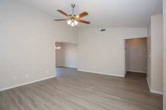 306 Carrington St in Henderson, NV - Foto de edificio - Building Photo