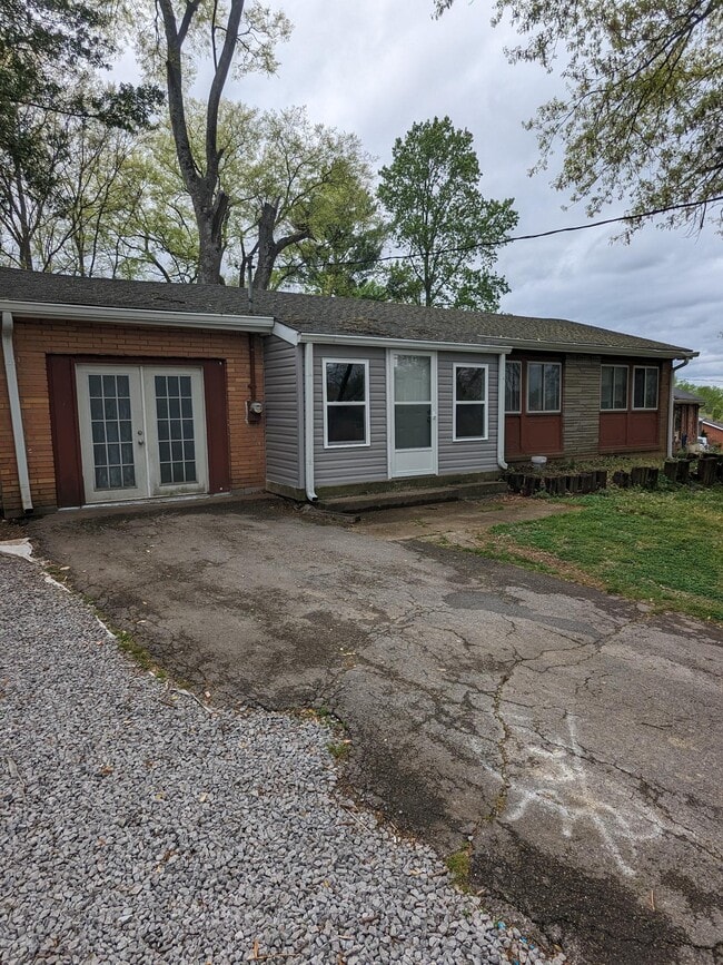 1709 D Ville Dr in Nashville, TN - Building Photo - Building Photo