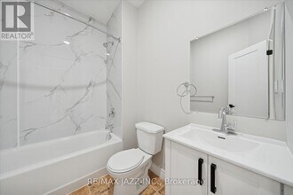 251 Simcoe St S in Oshawa, ON - Building Photo - Building Photo