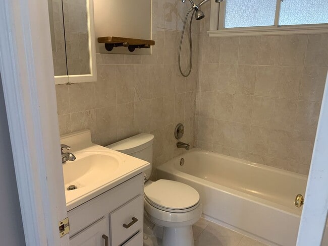 11 W Woodcrest Ave in Maple Shade, NJ - Building Photo - Building Photo