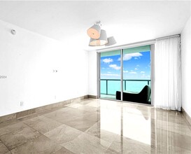 6799 Collins Ave, Unit 1102 in Miami, FL - Building Photo - Building Photo