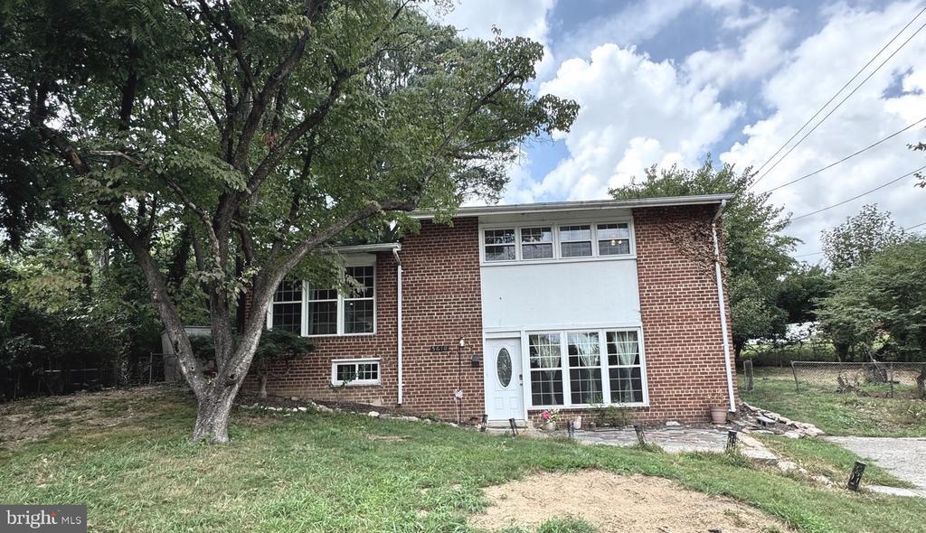 5610 Iona Way in Alexandria, VA - Foto de edificio