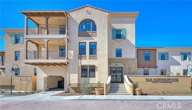 501 W Foothill Blvd-Unit -306 in Claremont, CA - Foto de edificio