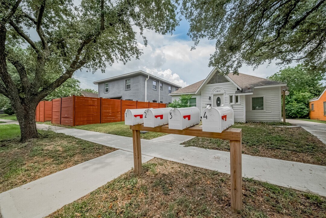 1511 Scharpe St in Houston, TX - Building Photo