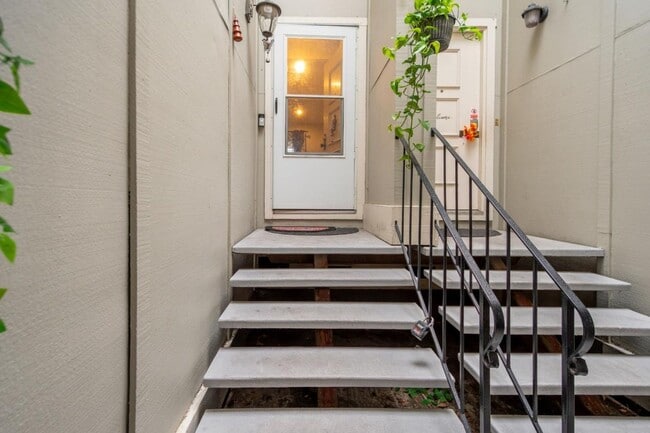 10999 Northshore Square in Cupertino, CA - Building Photo - Building Photo