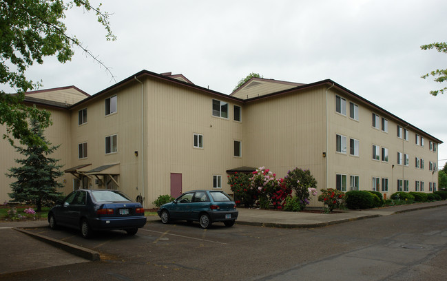 Glenwood Manor in Corvallis, OR - Building Photo - Building Photo