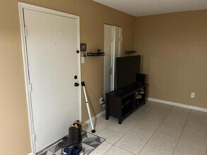 6410 Del Monte Dr in Houston, TX - Building Photo - Building Photo