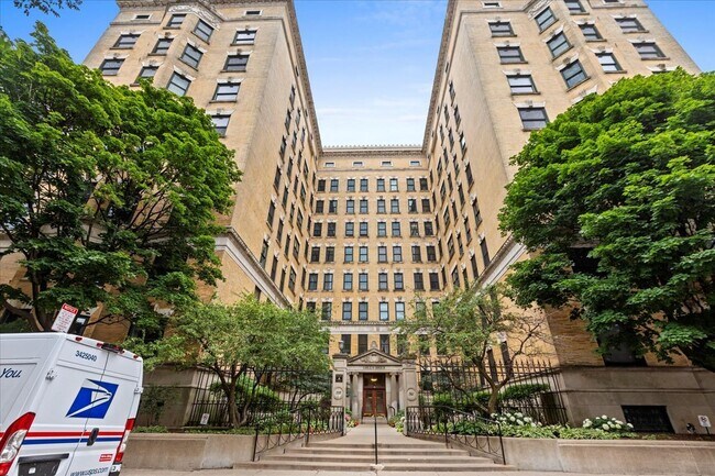 property at 559 W Surf St