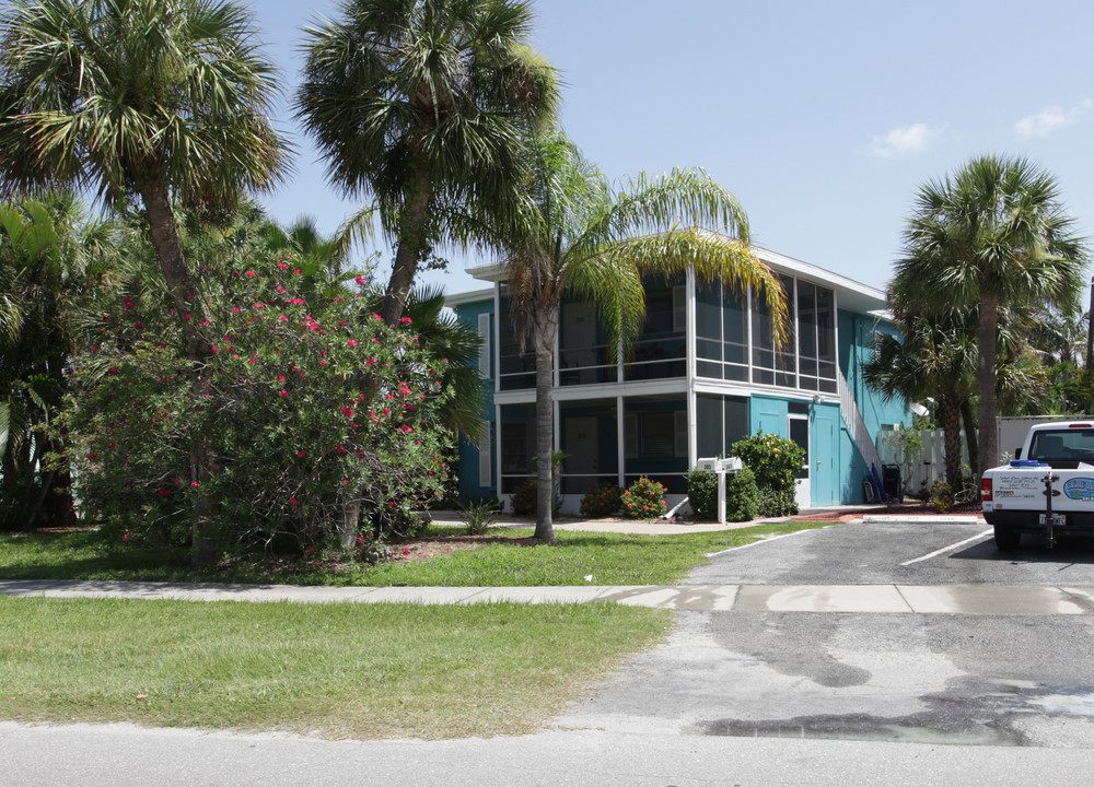 303 Canal Rd in Sarasota, FL - Building Photo