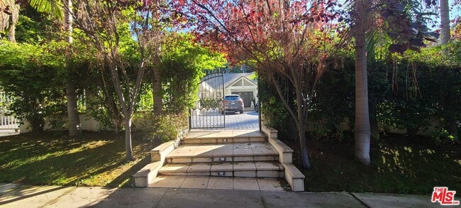 property at 1258-1258 Coldwater Canyon Dr