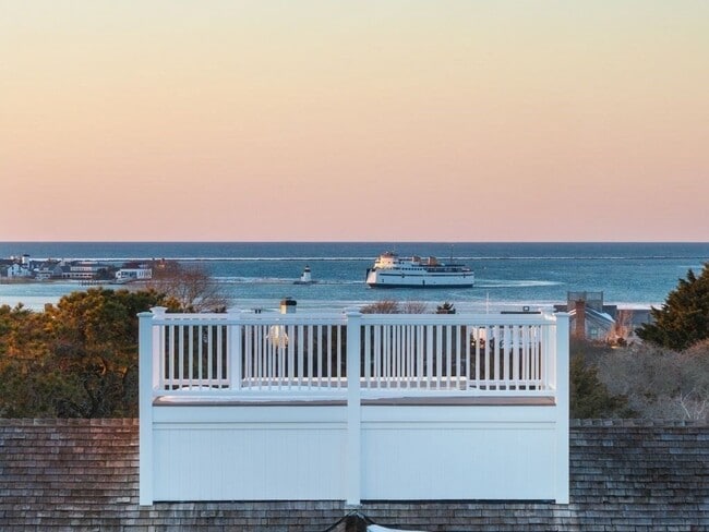 34 Brewster Rd in Nantucket, MA - Building Photo - Building Photo