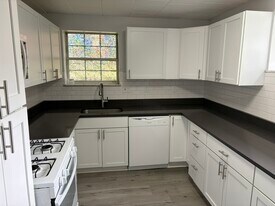 906 Erdner Ave in Avalon, PA - Building Photo