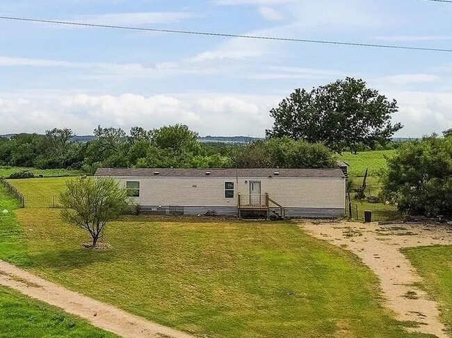 618 Bylerpool Rd in Kingsbury, TX - Building Photo - Building Photo