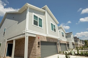 Skymor Pearland in Pearland, TX - Foto de edificio - Building Photo
