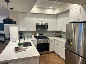 927 Deep Valley Dr in Rolling Hills Estates, CA - Building Photo