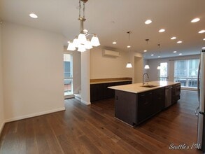 6522 32nd Ave NE in Seattle, WA - Foto de edificio - Building Photo